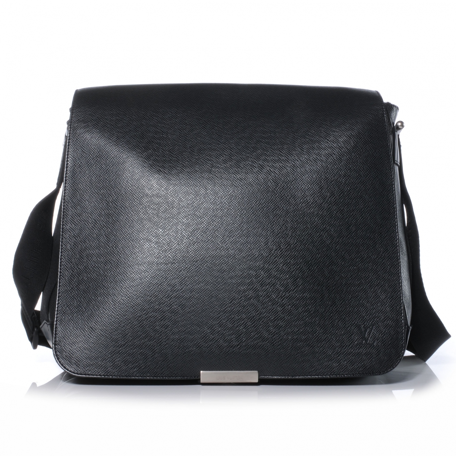 louis vuitton taiga messenger bag