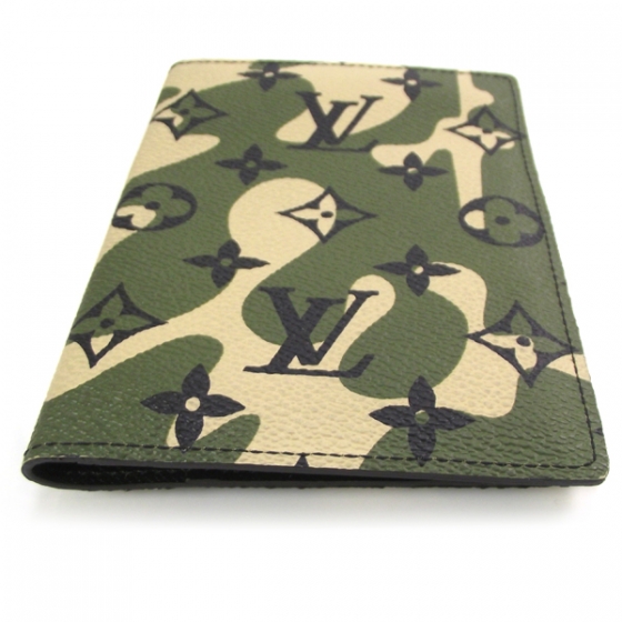 LOUIS VUITTON Monogramouflage Passport Cover 17682