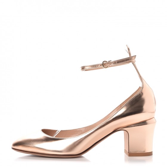 valentino pumps nude