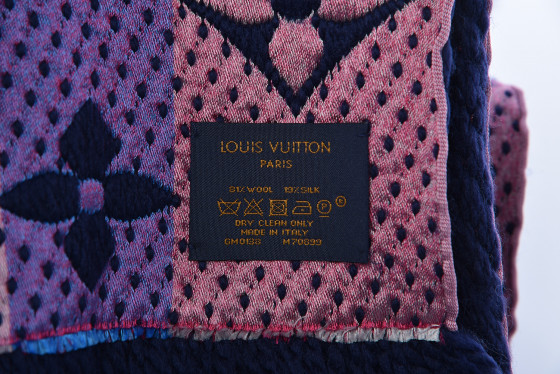logomania scarf label