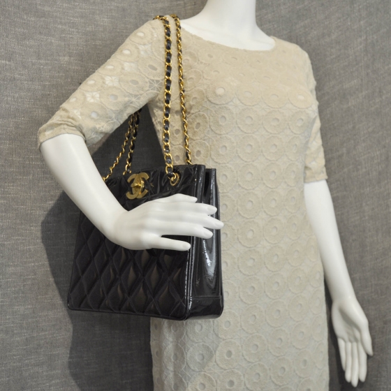 chanel patent quilted bag