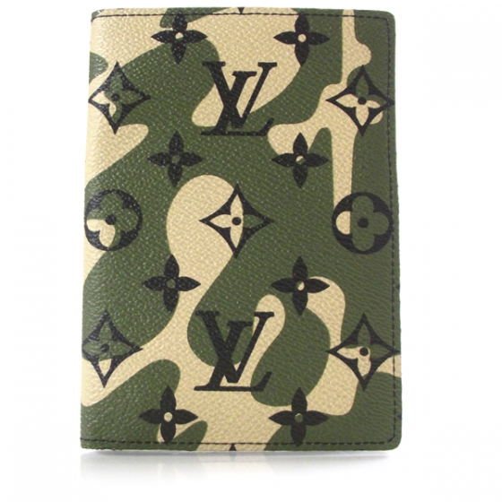 LOUIS VUITTON Monogramouflage Passport Cover 17682